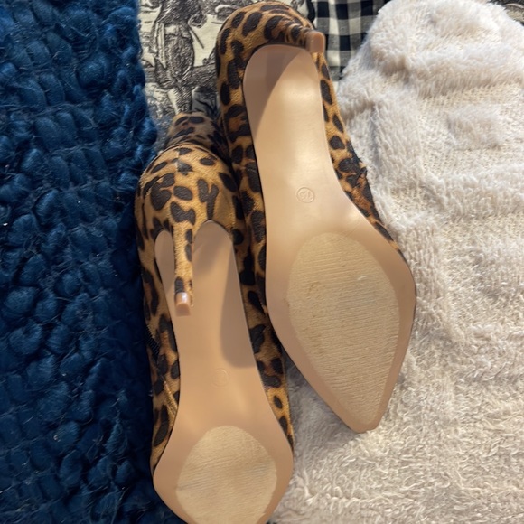 Cheetah print heeled booties - Picture 6 of 6